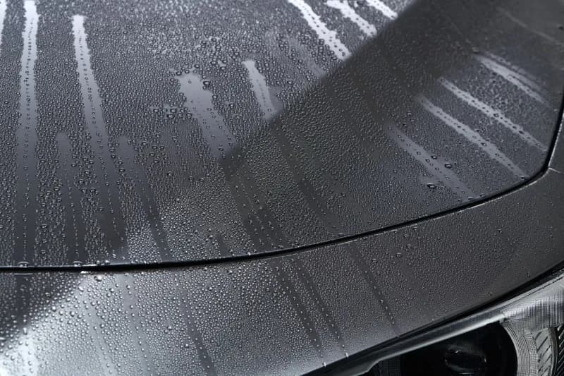 Ile kosztuje położenie ceramiki na samochód? Poznaj ukryte wydatki