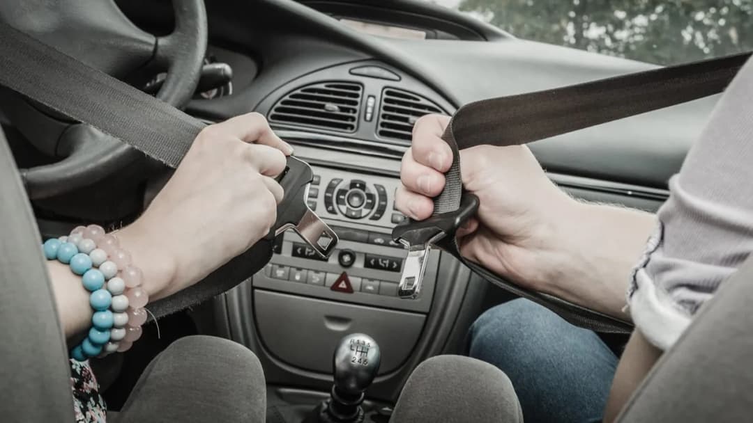 Kto wymyślił pasy bezpieczeństwa i jak zmieniły nasze życie