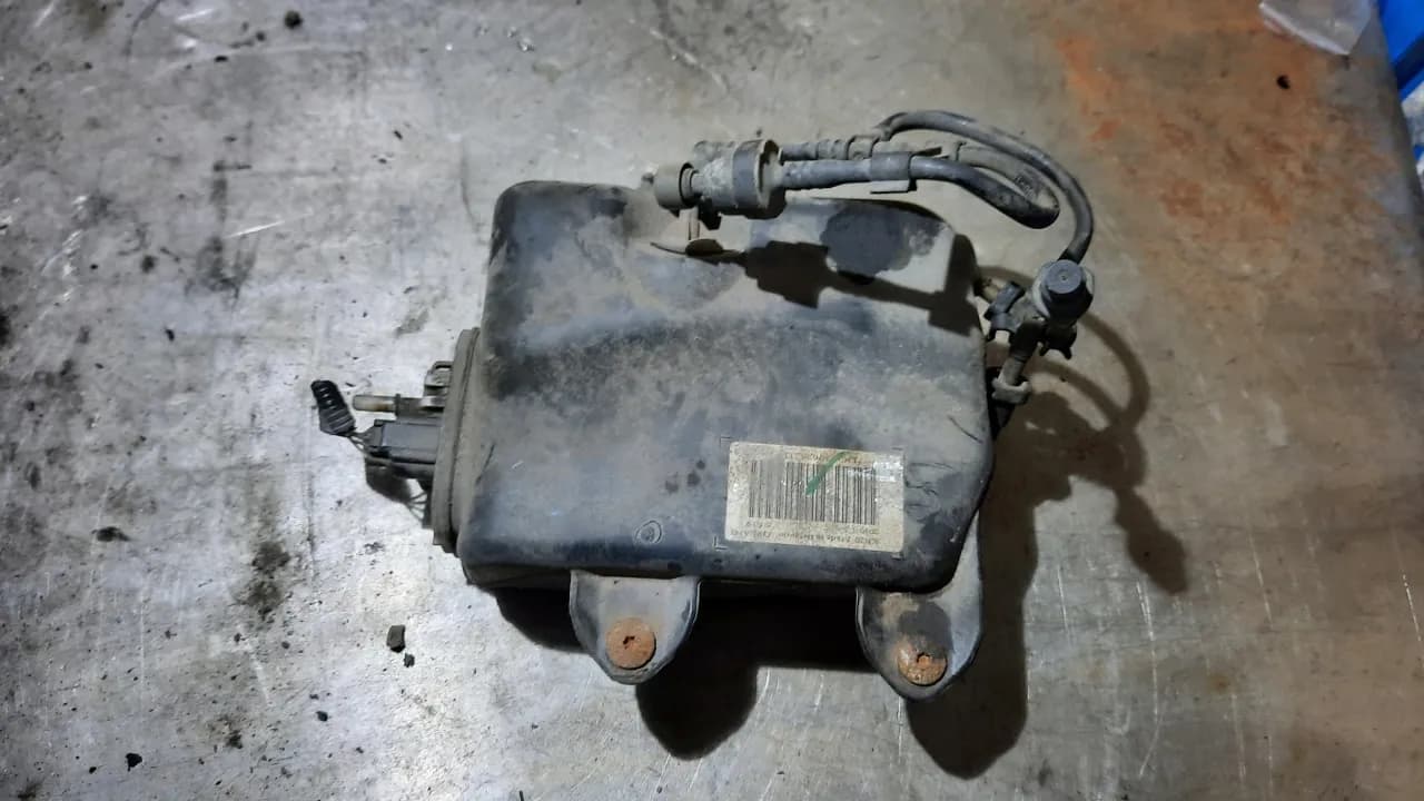 Zbiornik płynu DPF w Volvo V50 – gdzie go szukać i jak dbać? Zbiornik płynu DPF w Volvo V50 – gdzie go szukać i jak dbać?