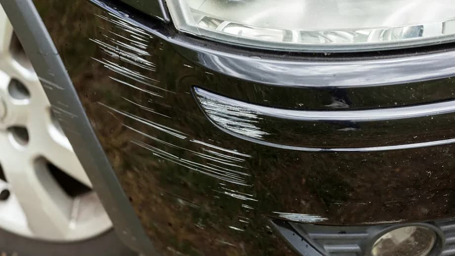 Jak usunąć rysy z karoserii samochodu i uniknąć kosztownych napraw