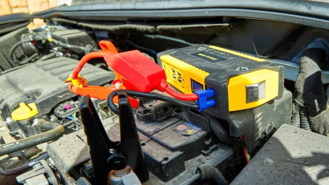 Jak podłączyć prostownik w mondeo mk4 bez ryzyka uszkodzenia akumulatora